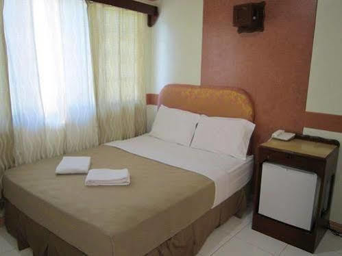 Golden Stallion Suites Кагаян-де-Оро Экстерьер фото
